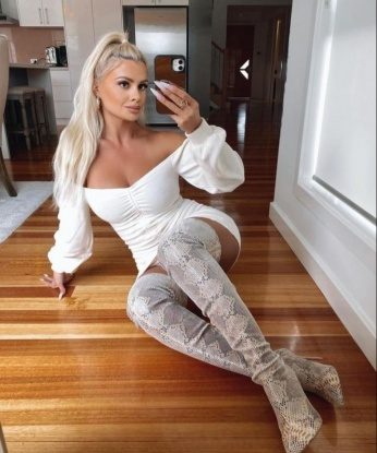  Рина